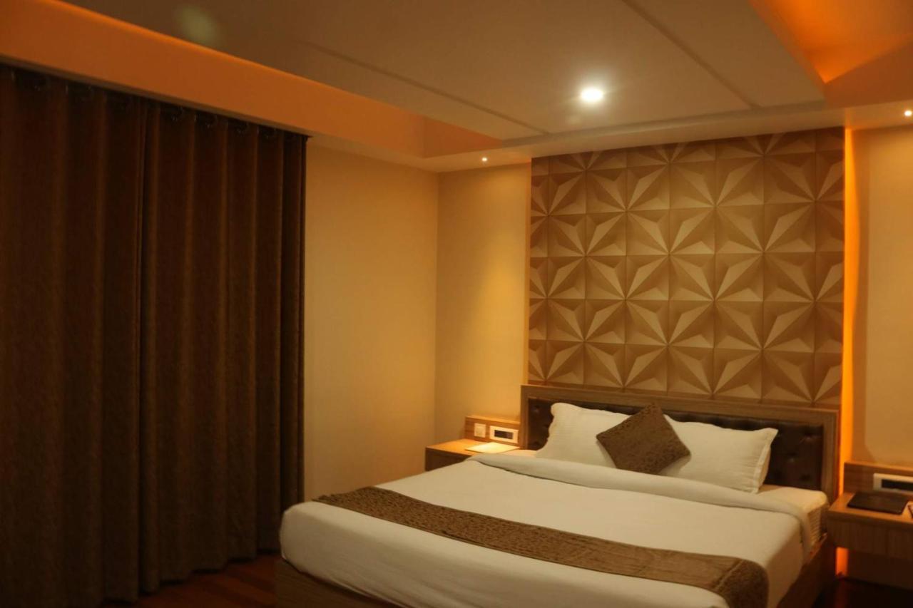 Hotel The Kalyaniz Гувахати Экстерьер фото