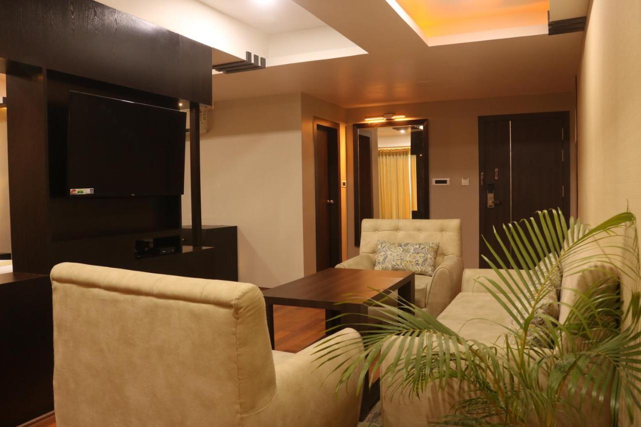 Hotel The Kalyaniz Гувахати Экстерьер фото